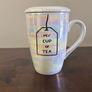 Tea cup with cover. Iridescent colors